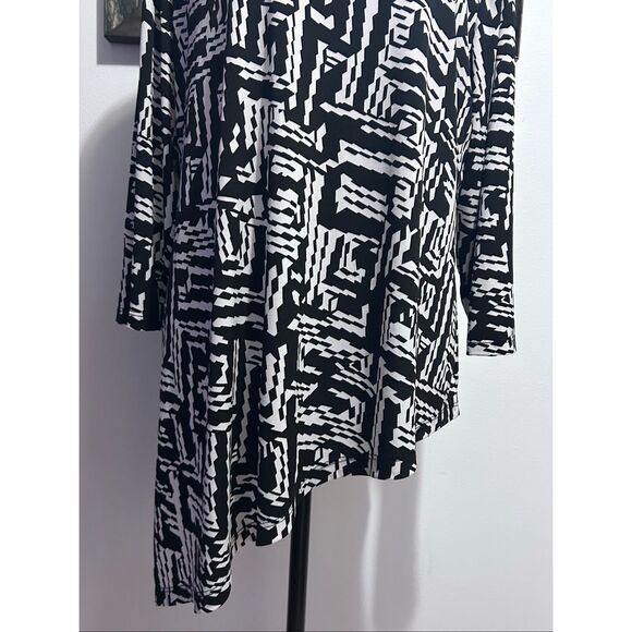 Travelers by Chico's Women’s Size 3 (XL) Black White Asymmetrical Tunic Top - Picture 3 of 11